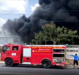Kịp thời khống chế vụ cháy lớn tại công ty giấy ở Tân Uyên, Bình Dương