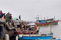 Cứu nạn kịp thời 6 thuyền viên gặp nạn trên vùng biển Quảng Bình