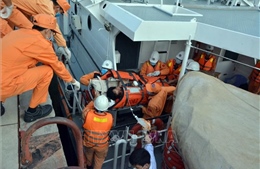Kịp thời đưa thủy thủ tàu hàng nước ngoài bị tai nạn lao động vào bờ cấp cứu