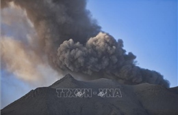 Núi lửa Ubinas phun tro bụi cao 5.500 mét, Peru ban bố tình trạng khẩn cấp 
