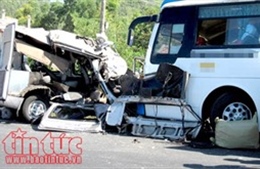 Xe chở khách đâm trực diện xe tải ở Peru, ít nhất 10 người thiệt mạng