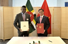 Việt Nam và Dominica ký Hiệp định miễn thị thực cho người mang hộ chiếu ngoại giao 