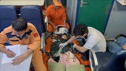 Kịp thời đưa hai bệnh nhân nguy kịch vào bờ cấp cứu