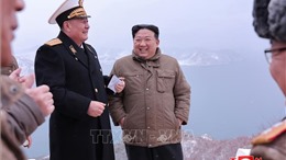 Nhà lãnh đạo Triều Tiên thị sát vụ phóng thử tên lửa từ tàu ngầm