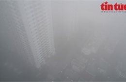 Thủ đô Hà Nội có mưa và sương mù