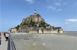 Mont-Saint-Michel - Viên ngọc quý giữa biển khơi 