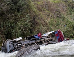 Xe buýt rơi xuống sông ở Peru, ít nhất 23 người chết