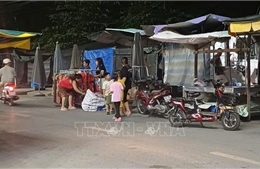 Dập tắt đám cháy tại khu vực dự án Trung tâm thương mại ở Sóc Trăng
