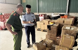Thu giữ hàng nghìn ắc quy không rõ nguồn gốc