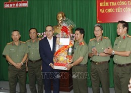 Bí thư Thành ủy TP Hồ Chí Minh Nguyễn Thiện Nhân thăm, chúc Tết lực lượng vũ trang và người dân