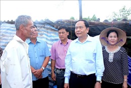 Trao hơn 660 triệu đồng hỗ trợ người dân bị thiệt hại do bão số 1 tại Bạc Liêu