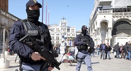 Khoảng 20 người bị bắt làm con tin tại Italy
