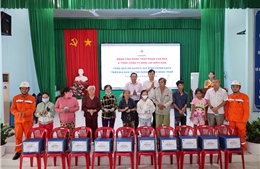 Tổng công ty Điện lực miền Nam 'mang Tết' sớm đến với người nghèo