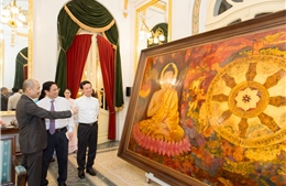 Trưng bày những bức tranh quý về Bác Hồ tại Nhà hát Lớn Hà Nội