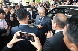 Thủ tướng Malaysia Mahathir Mohamad: &#39;Xe VinFast rất khỏe, thiết kế đẹp, êm như xe điện&#39;
