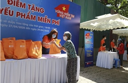 Chương trình &#39;Vững niềm tin Việt Nam&#39; tặng gần 6.000 suất nhu yếu phẩm cho người dân bị ảnh hưởng COVID-19