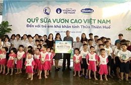 Quỹ sữa &#39;Vươn cao Việt Nam&#39; đến với trẻ em khó khăn tỉnh Thừa Thiên - Huế