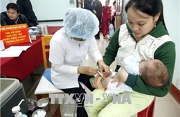 Bộ Y tế yêu cầu tập trung theo dõi sức khoẻ 18 trẻ bị tiêm nhầm vaccine