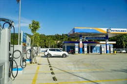 VinFast và Petrolimex khai trương dịch vụ sạc xe điện tại hệ thống Petrolimex trên toàn quốc