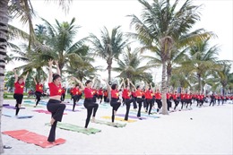 500 người đồng diễn Yoga chào mặt trời tại Festival Yoga mùa Hè 2023