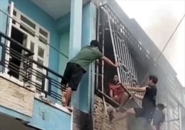 TP Hồ Chí Minh: Giải cứu ba người trong căn nhà bốc cháy lúc rạng sáng 