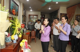 Bộ trưởng Bộ Y tế thăm gia đình Liệt sĩ, bác sĩ Đặng Thùy Trâm