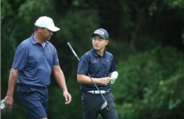 Vinpearl DIC Legends Vietnam 2023: Nguyễn Anh Minh &#39;kèm chặt&#39; huyền thoại golf thế giới Michael Campbell
