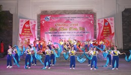 Màn đồng diễn dân vũ sôi động tại Quảng Ninh 