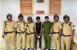 TP Hồ Chí Minh: CSGT phối hợp vây bắt đối tượng truy nã trốn trên xe khách