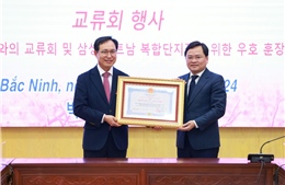 Tổng Giám đốc Tổ hợp Samsung Việt Nam Choi Joo Ho nhận Huân chương Hữu nghị