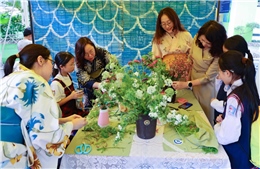 Học sinh Hà Nội hào hứng với lễ hội hoa anh đào Nhật Bản