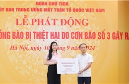 Bão chưa qua, tấm lòng cán bộ Sen hồng đã tới