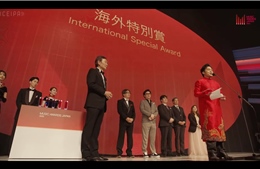 Tùng Dương tự hào khi nhận giải thưởng International Special Awards ở Nhật
