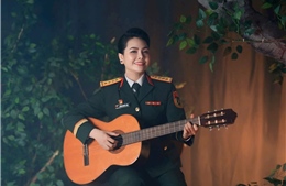 Đại úy, ca sĩ Lương Nguyệt Anh nhận hai Bằng khen của Bộ Quốc Phòng