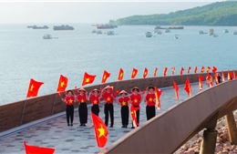 Nam đảo Phú Quốc tưng bừng Quốc khánh: Đại kỳ 500m² và pháo hoa &#39;đốn tim&#39; du khách 