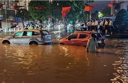 Hà Nội: 82 điểm ngập úng, huy động tối đa lực lượng tiêu thoát nước