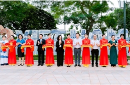 Khối biểu tượng &#39;Trái tim Tình yêu Việt Nam&#39;: Dấu ấn nghệ thuật mới giữa lòng Hà Nội