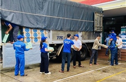 Vinamilk kịp hỗ trợ 48 tấn sản phẩm dinh dưỡng đến bà con vùng lũ