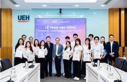Eximbank trao học bổng trị giá 300 triệu đồng cho sinh viên Đại học Kinh tế TP Hồ Chí Minh