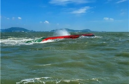  Vũng Tàu: Sà lan bị chìm, 3 thuyền viên được cứu kịp thời