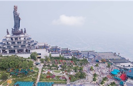 Từ đỉnh cao Fansipan đến Đảo Ngọc Phú Quốc: Một kỳ nghỉ Tết lịch sử của ngành du lịch Việt