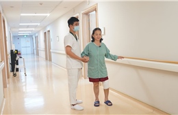 Lần đầu tại miền Trung: Vinmec Đà Nẵng thay khớp gối bằng robot, bệnh nhân tập đi ngay sau mổ