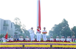 Trào dâng lòng yêu nước trong lễ chào cờ đặc biệt sáng 2/9