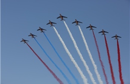 Máy bay trình diễn Pháp ‘vẽ’ nhầm cờ Nga trong lễ diễu hành mừng quốc khánh