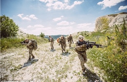 Đặc nhiệm Anh dùng súng máy 40 năm tuổi bắn hạ chỉ huy IS cách 2,5 km