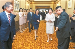 Hình ảnh mới lạ của nhà lãnh đạo Kim Jong-un trong hội nghị thượng đỉnh liên Triều