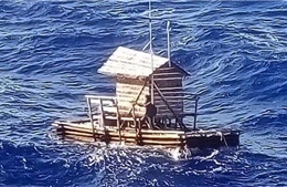 Thiếu niên sống sót sau 49 ngày trôi dạt trên biển trong túp lều câu cá gỗ