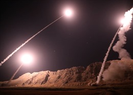 Iran dội tên lửa hang ổ trùm khủng bố, trả thù vụ tấn công diễu binh Ahvaz