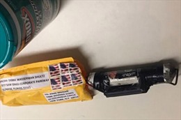 Thiết bị nổ gửi tới CNN có in hình nhái cờ IS?