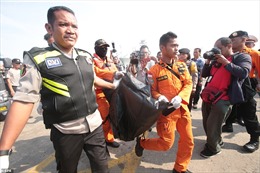 Đã vớt được 6 thi thể đầu tiên trong vụ máy bay rơi ở Indonesia
